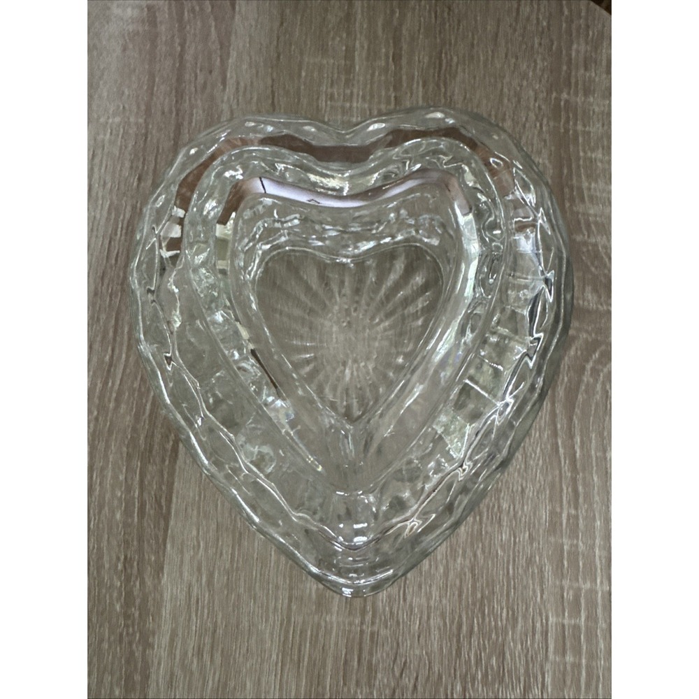 HOMCO CRYSTAL AMERICAN HEART SHAPED CANDY/ TRINKET/RELISH DISH PREOWNED